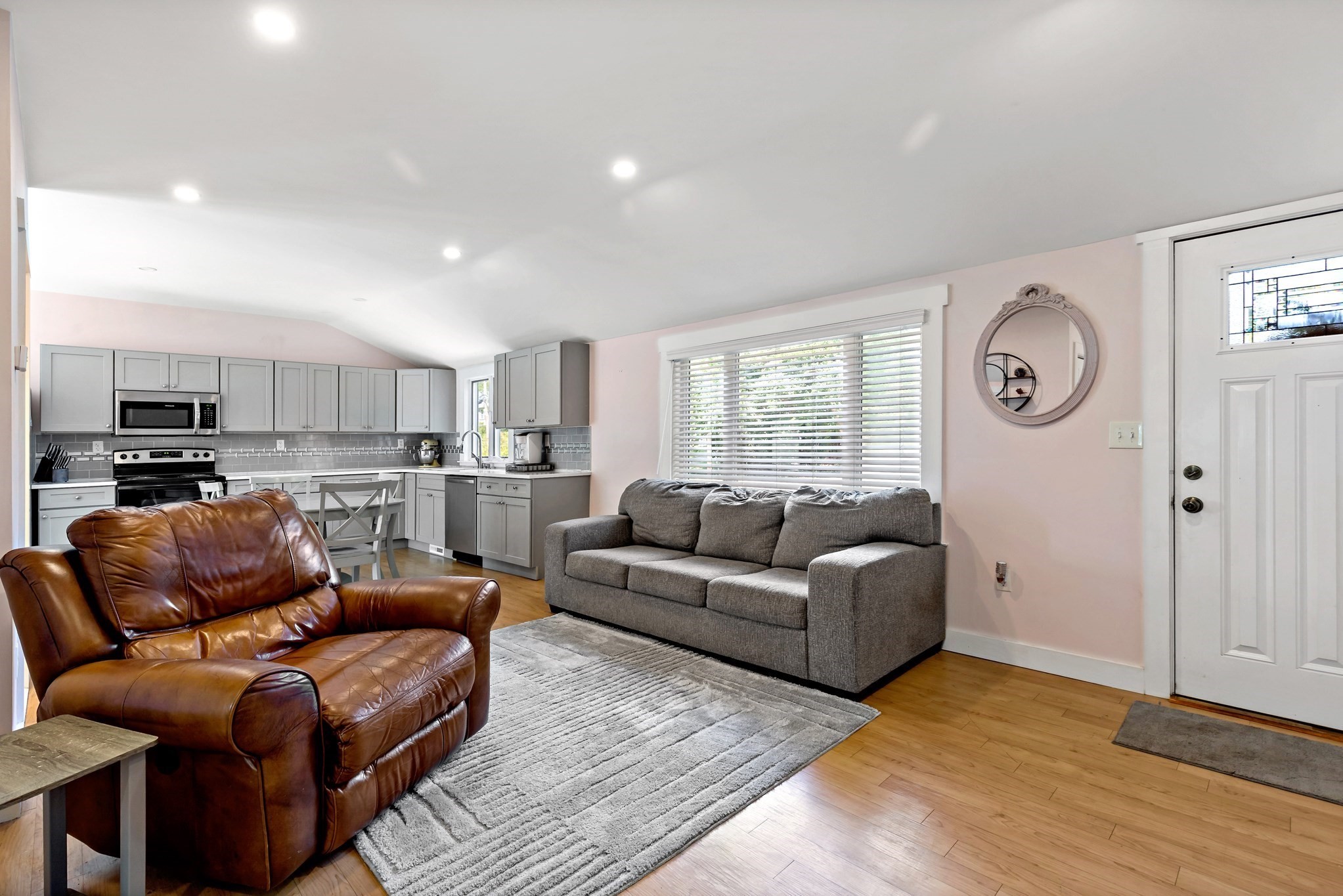 25 King Ave Property Photo 5