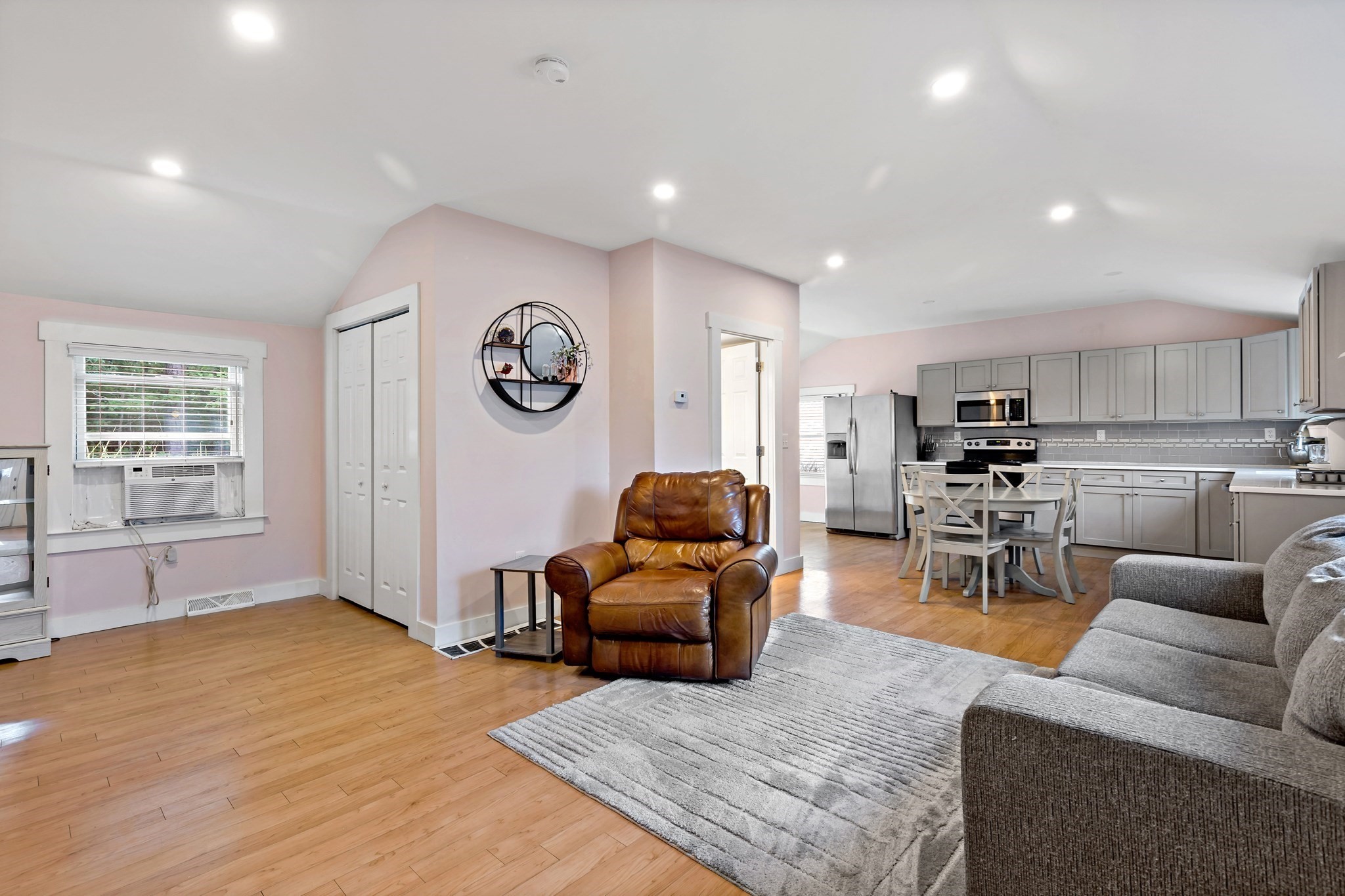 25 King Ave Property Photo 6