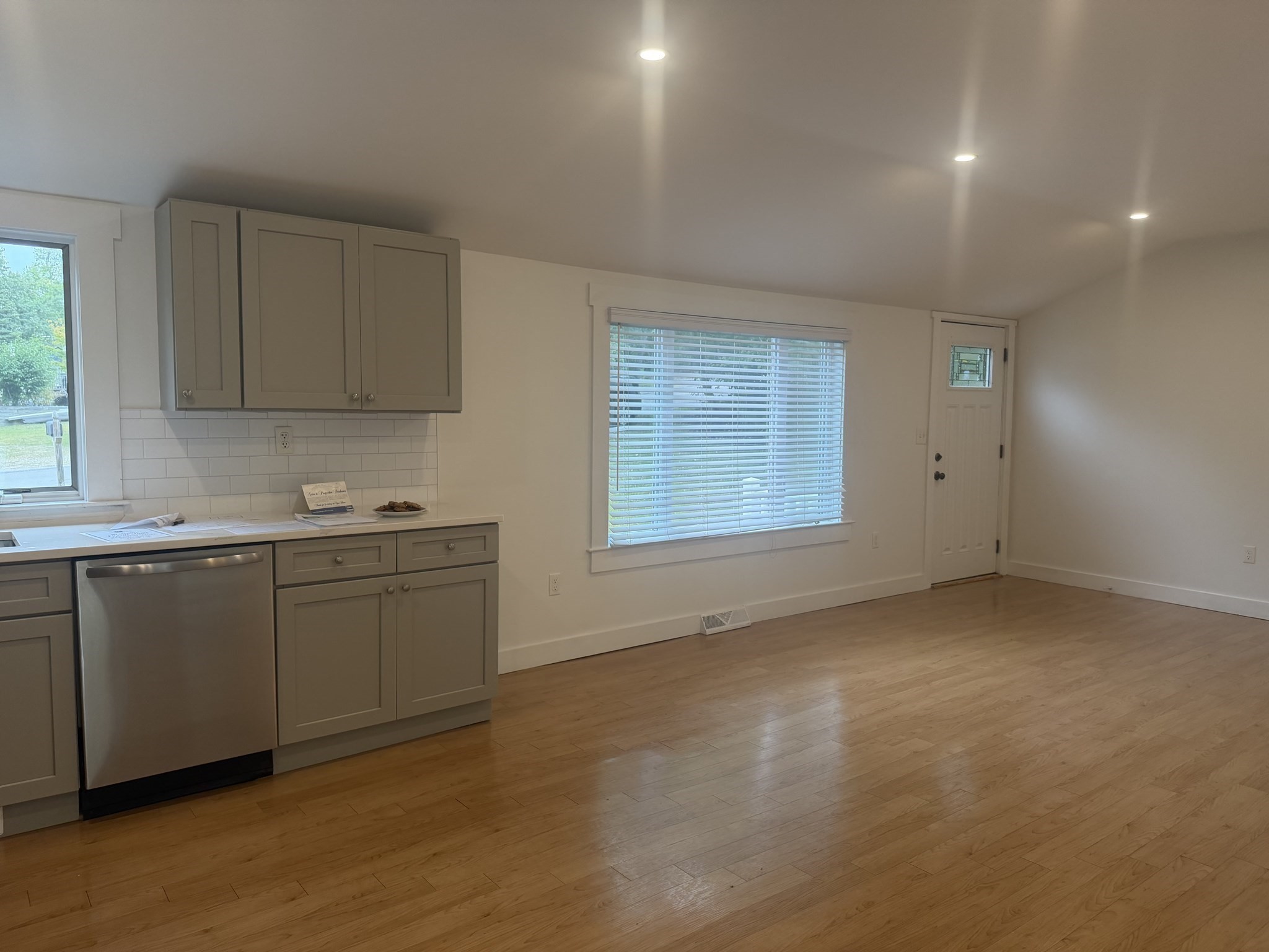 25 King Ave Property Photo 7