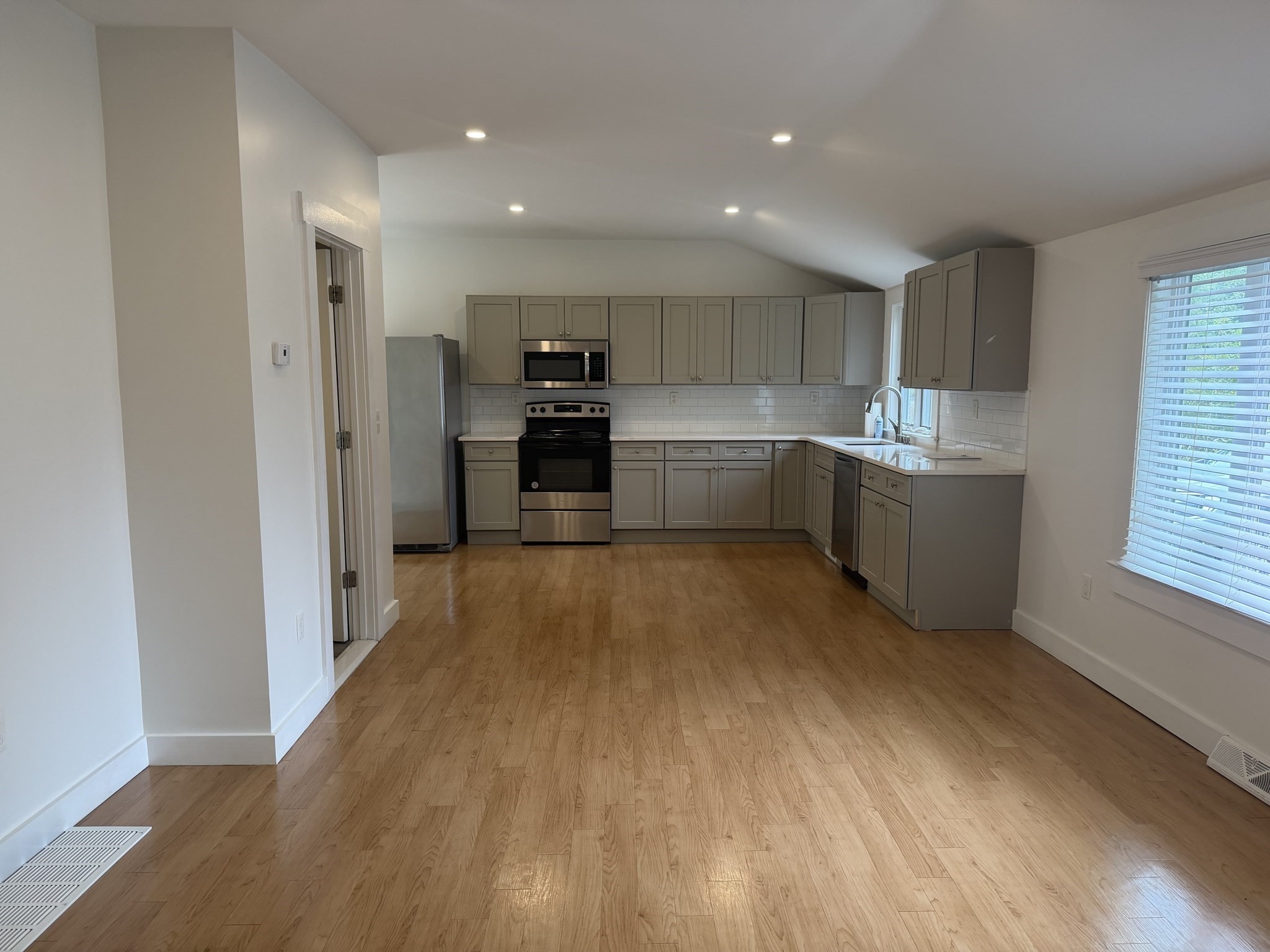 25 King Ave Property Photo 7