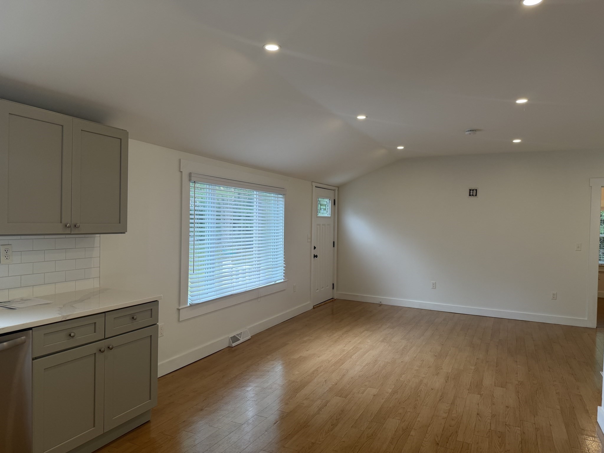 25 King Ave Property Photo 8