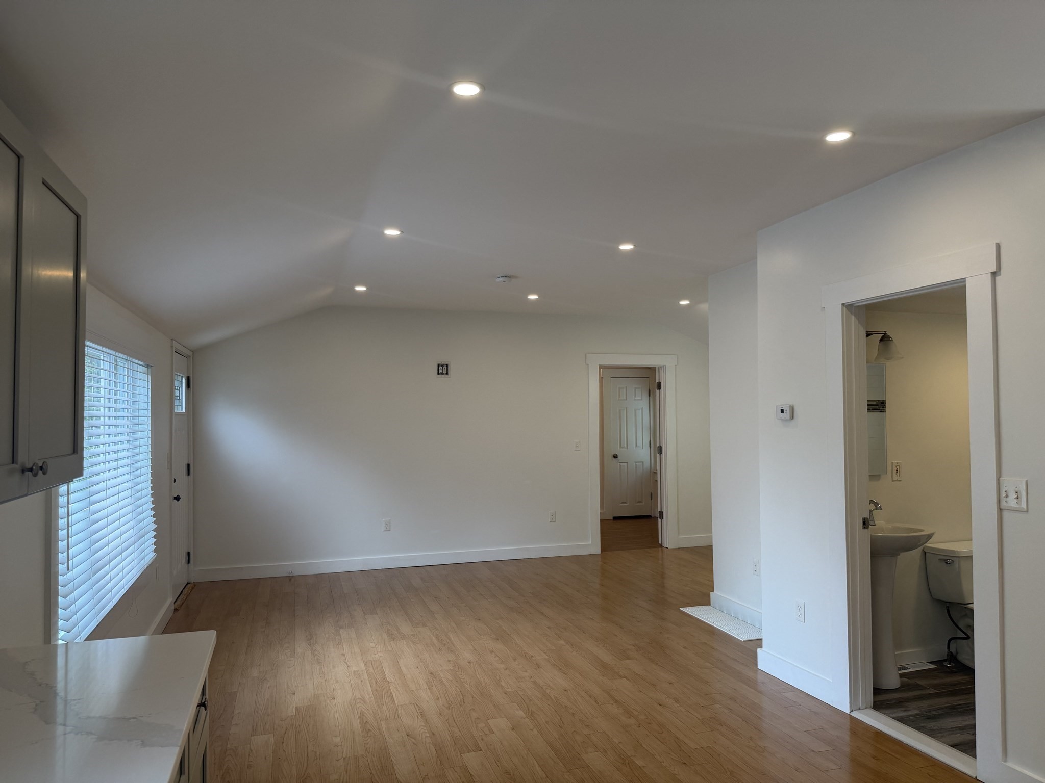 25 King Ave Property Photo 9
