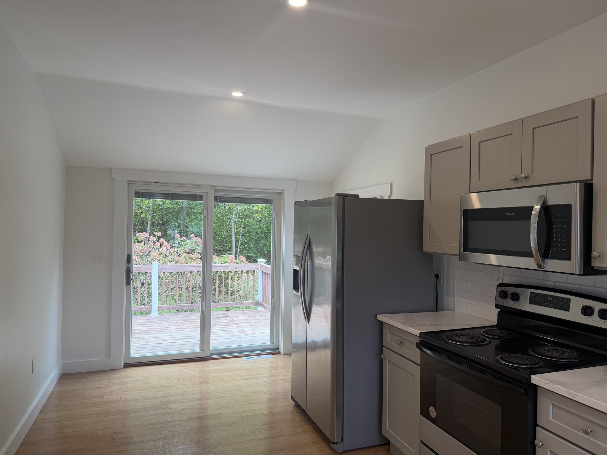 25 King Ave Property Photo 10