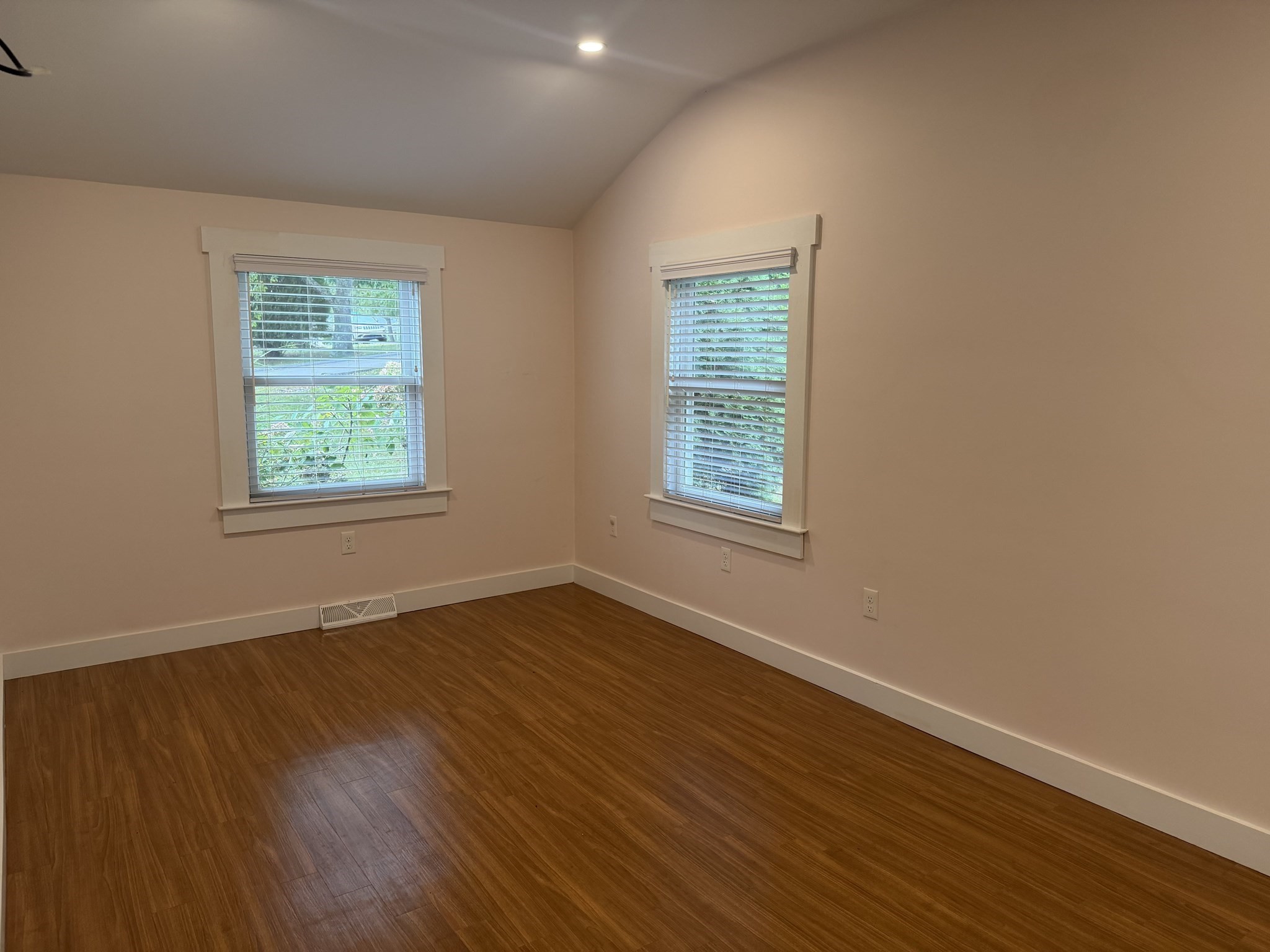 25 King Ave Property Photo 14