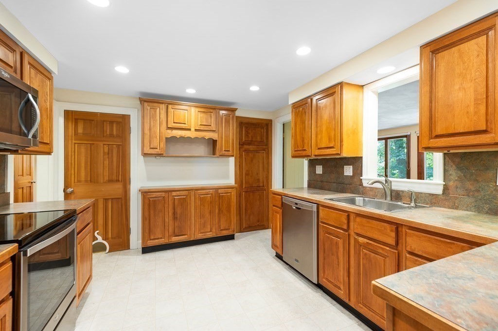 101 Topsfield Road Property Photo 10