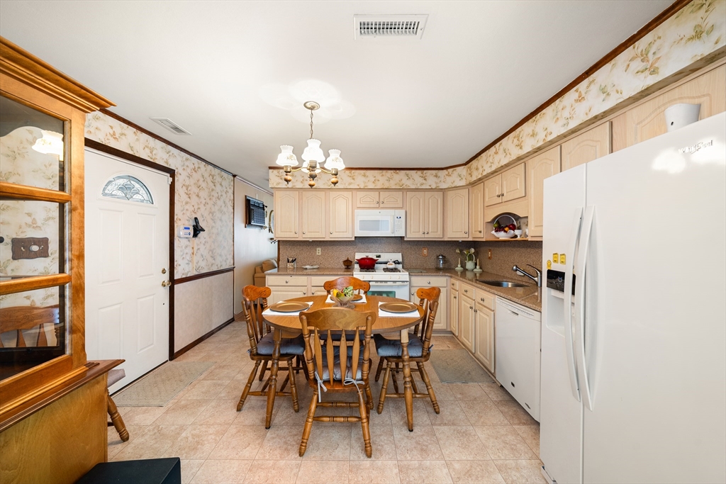 136 Laurie Ln Property Photo 10