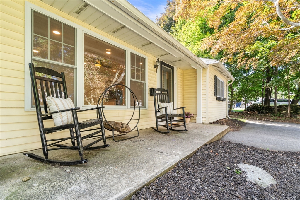 8 Vista Dr Property Photo 2