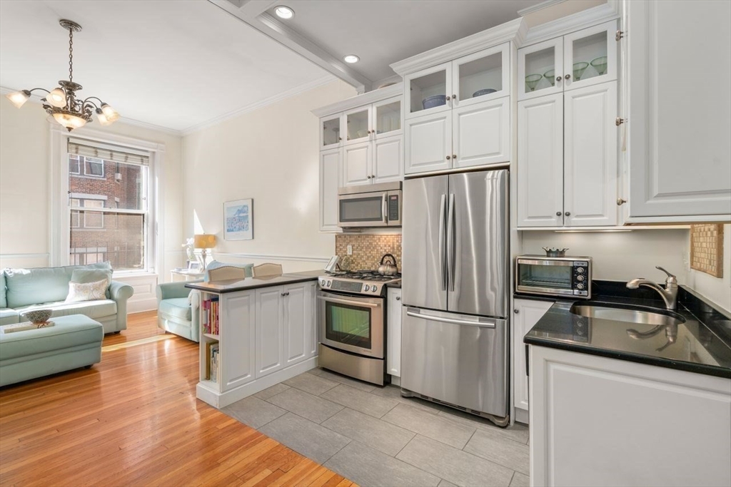 400 Marlborough St # 5 Property Photo 3