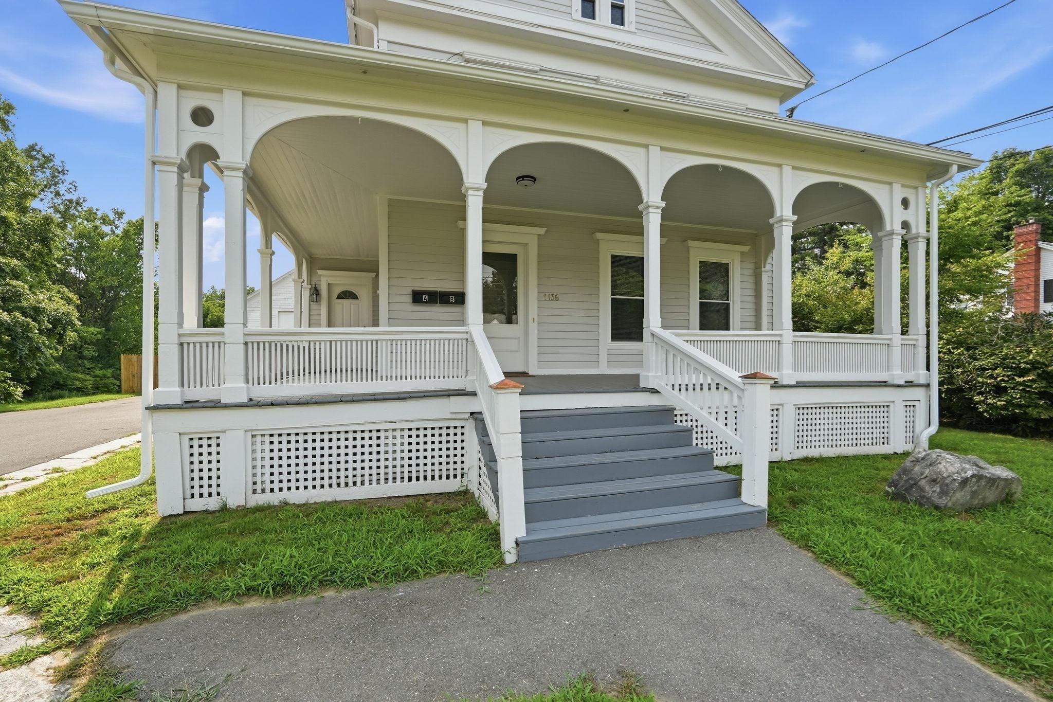1136 N Pleasant St Property Photo 4