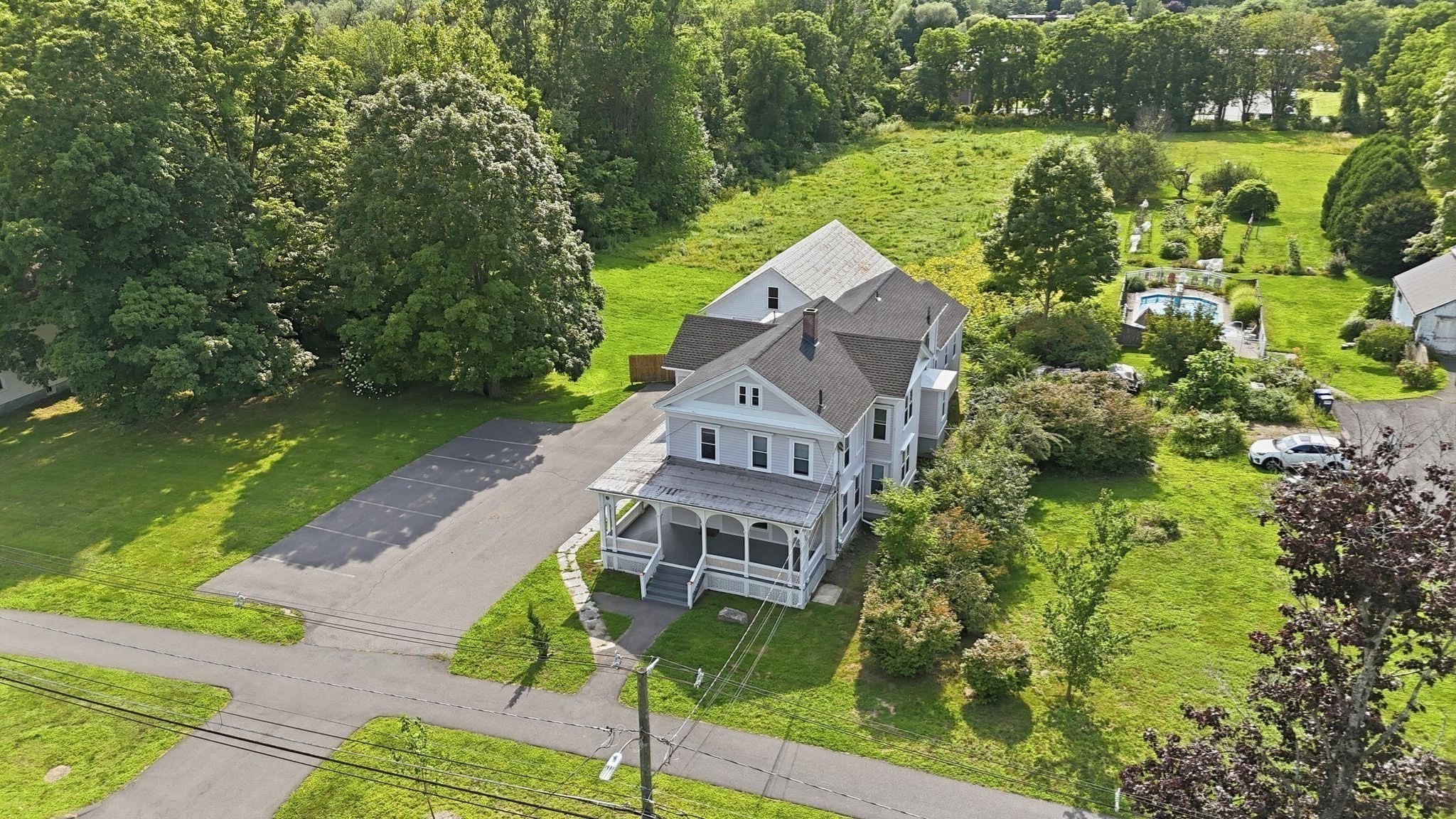1136 N Pleasant St Property Photo 6