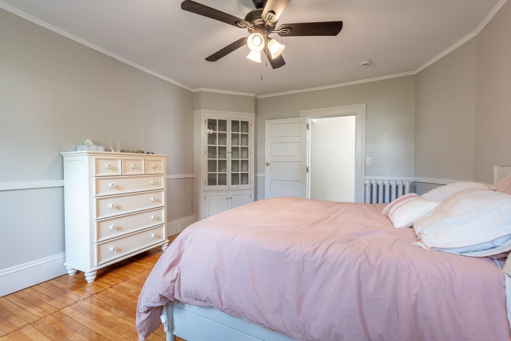 1136 N Pleasant St Property Photo 18