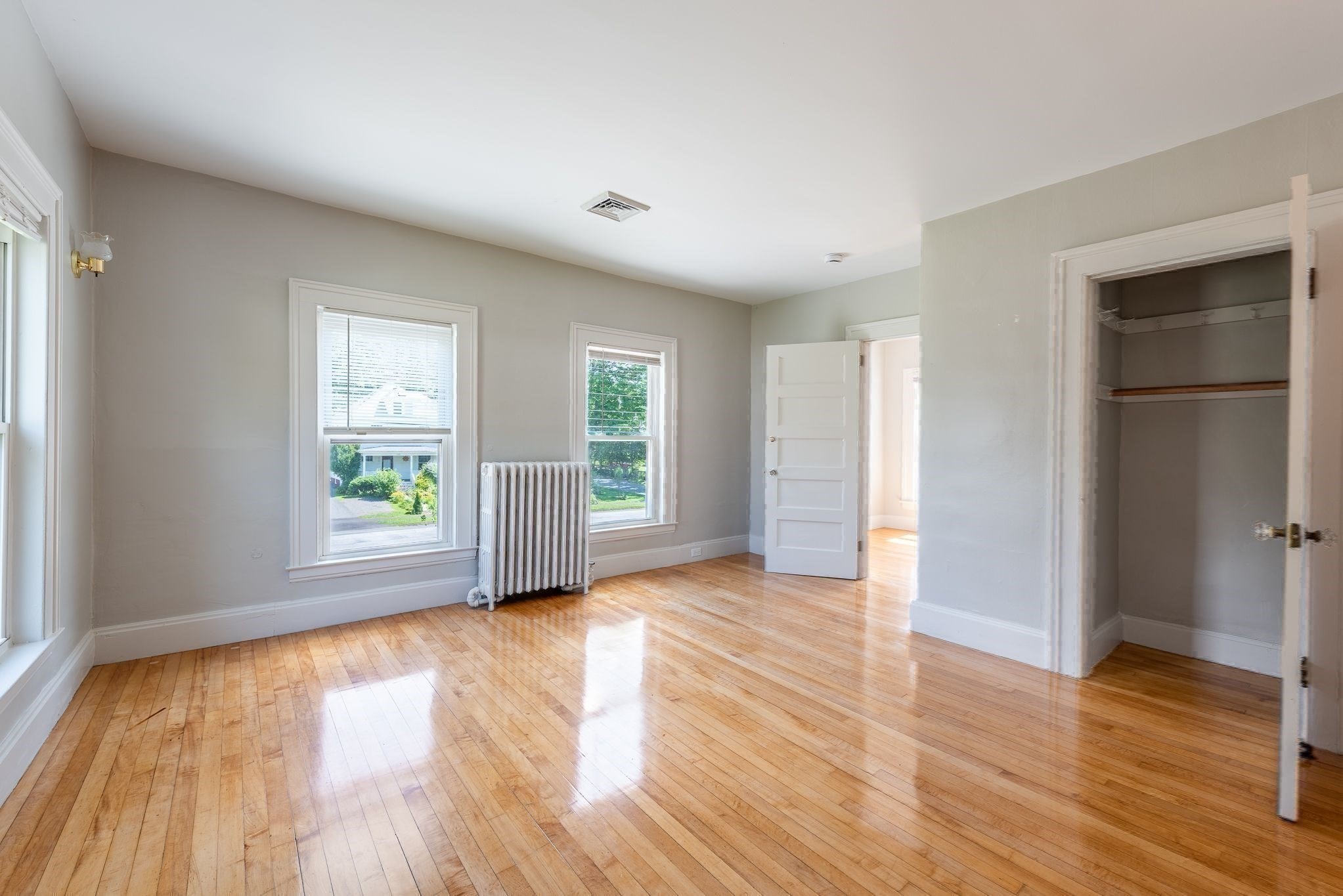 1136 N Pleasant St Property Photo 30