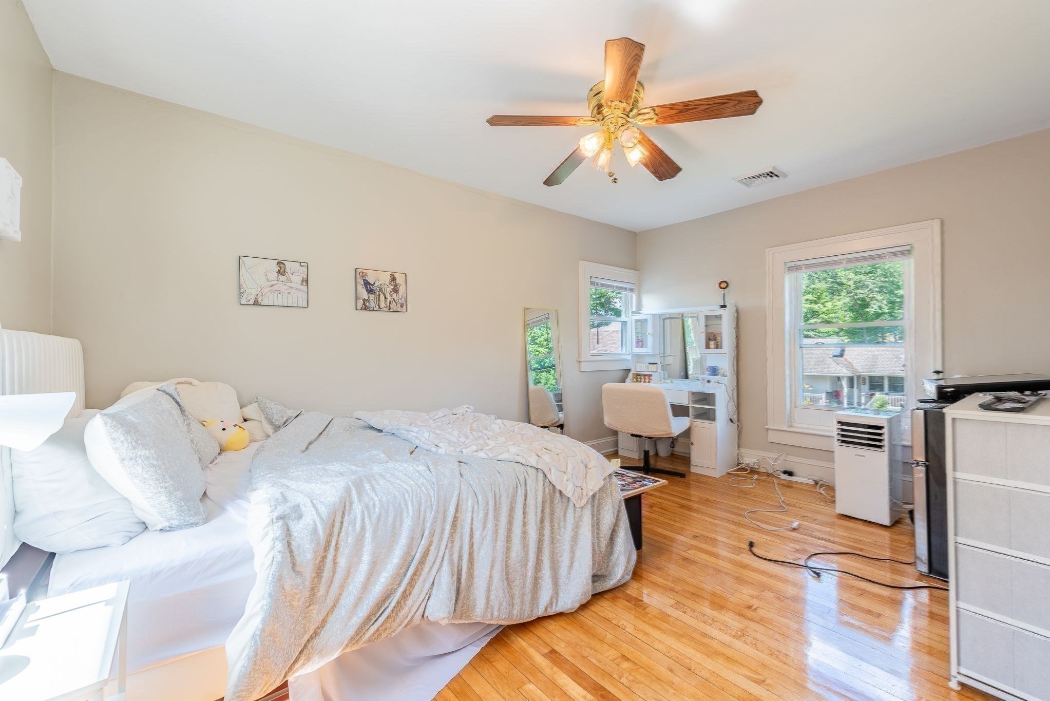 1136 N Pleasant St Property Photo 34