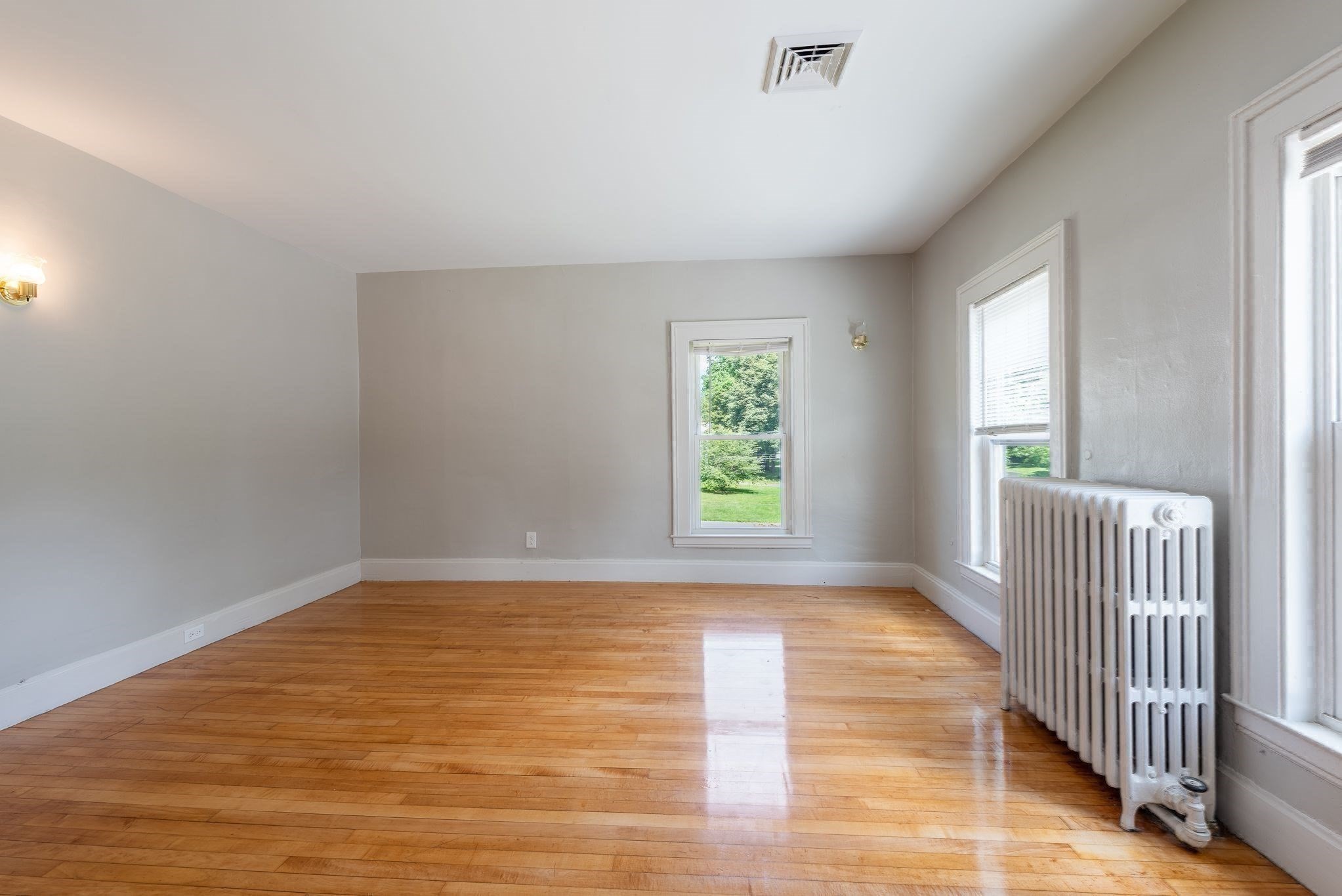 1136 N Pleasant St Property Photo 36