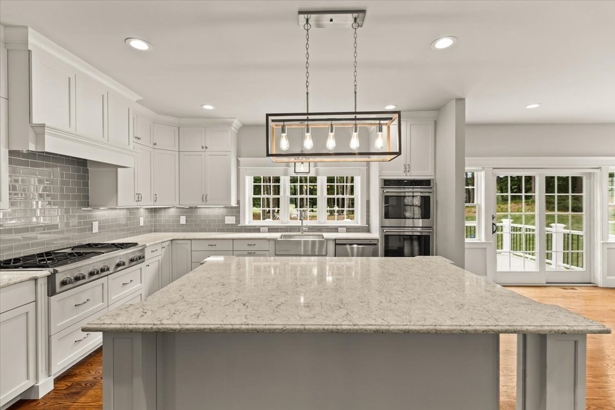 384 Country Club Way Property Photo 13