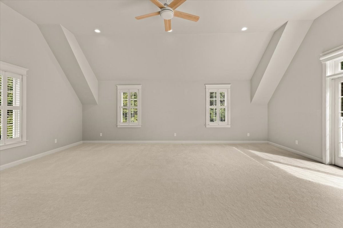 384 Country Club Way Property Photo 28