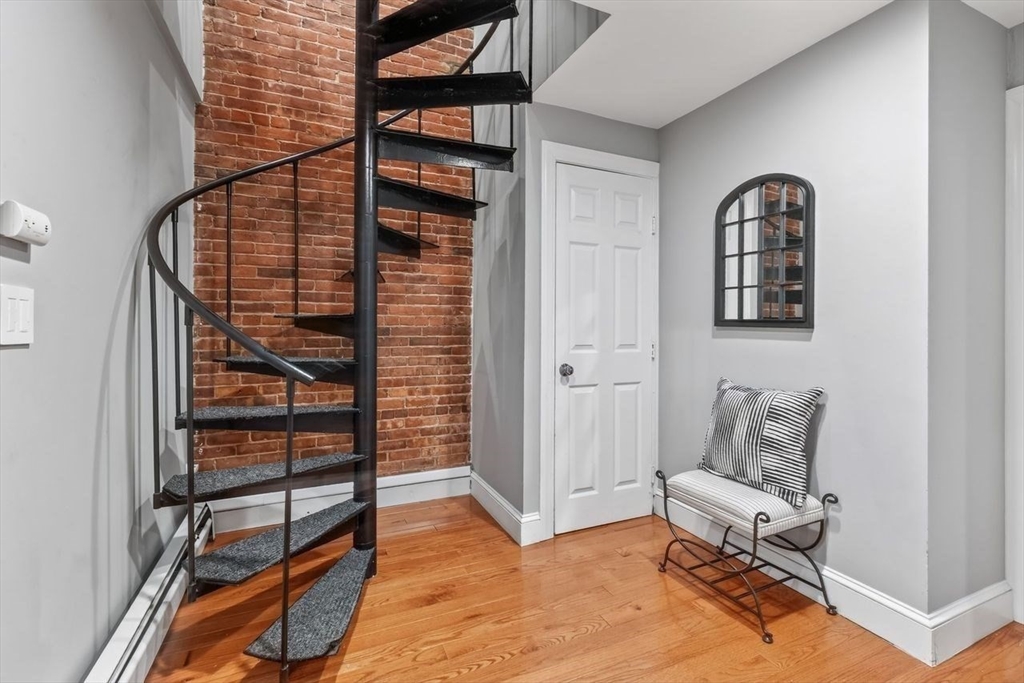 103 Beacon St # 1 Property Photo 8