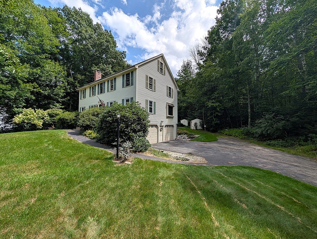 2 Nutfield Dr Property Photo 1