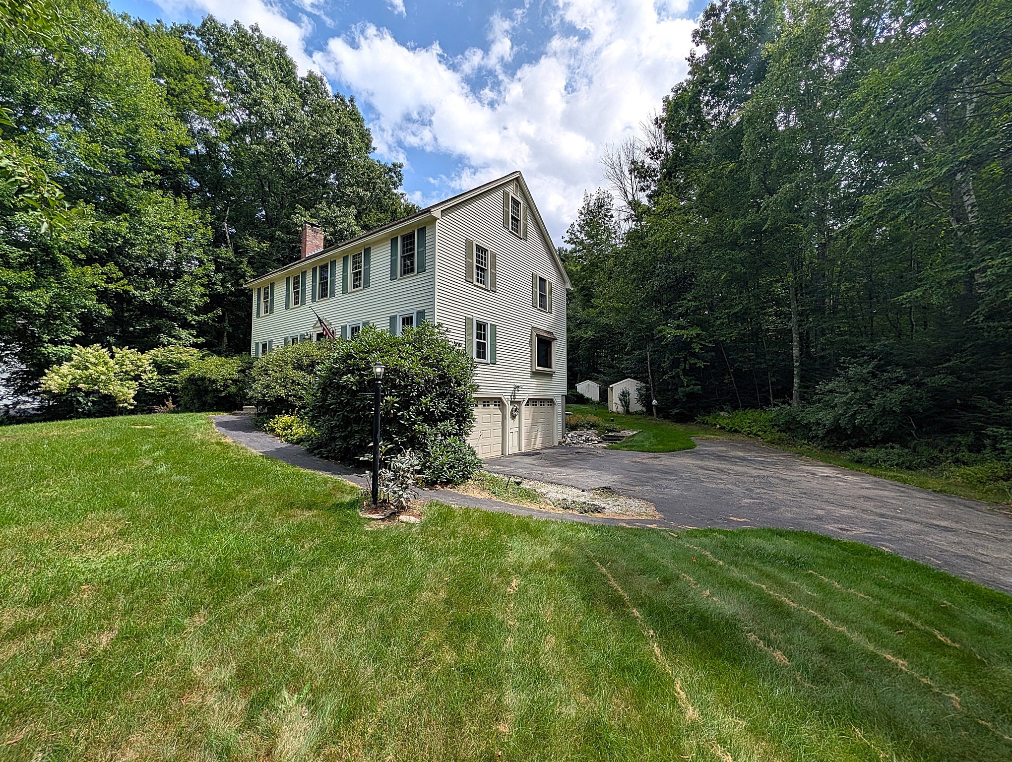 2 Nutfield Dr Property Photo 1