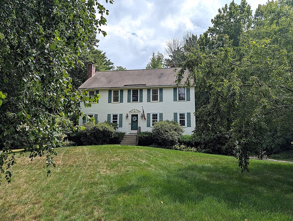 2 Nutfield Dr Property Photo 2