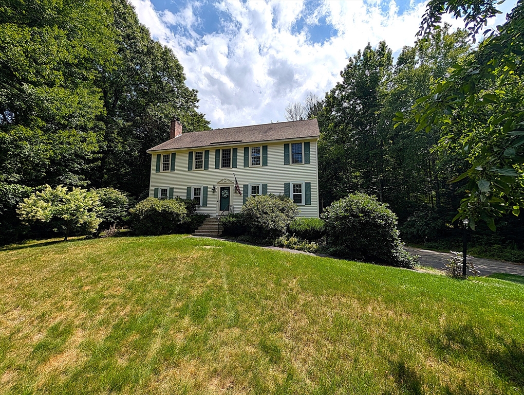 2 Nutfield Dr Property Photo 3