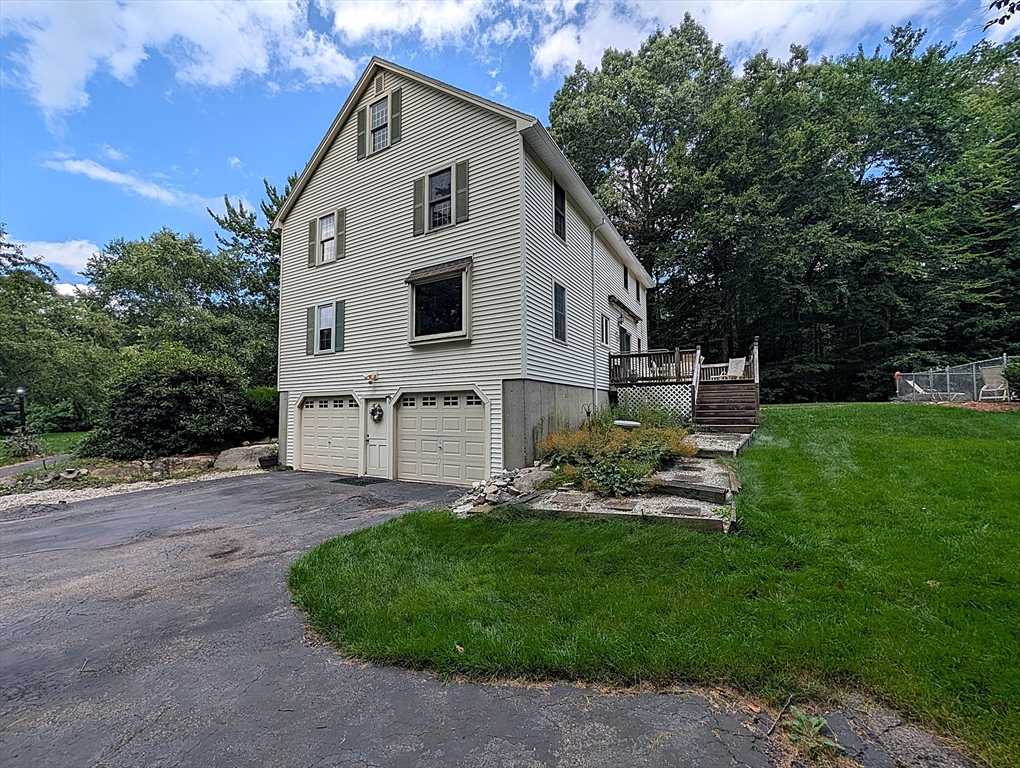 2 Nutfield Dr Property Photo 8