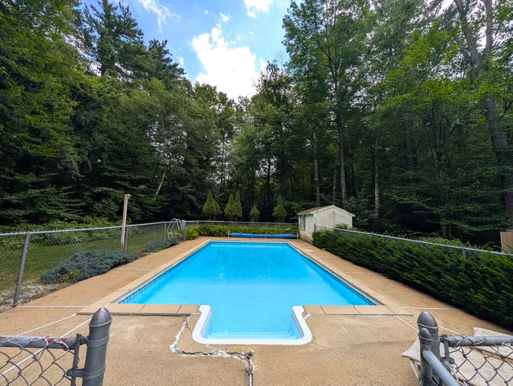 2 Nutfield Dr Property Photo 12