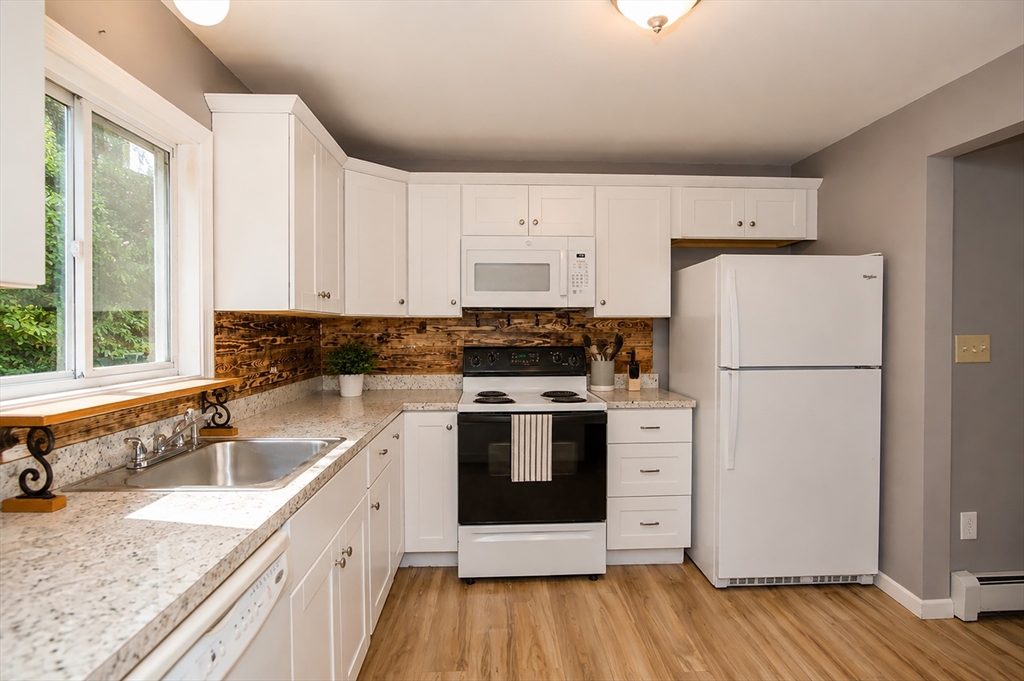 52 Cottage Property Photo 12