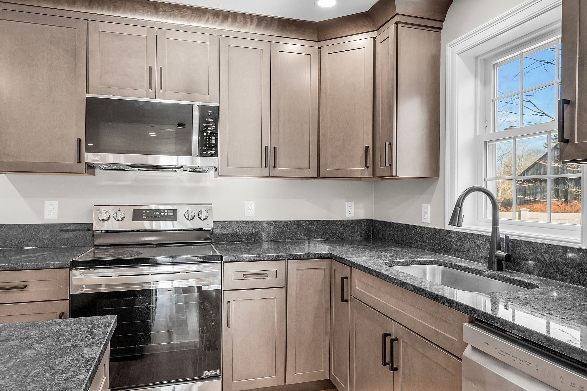 22 New York Street Property Photo 4
