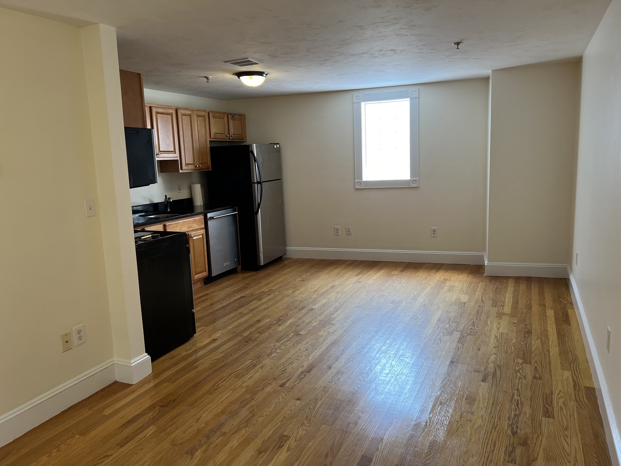 144 Washington Street # 7 Property Photo 2