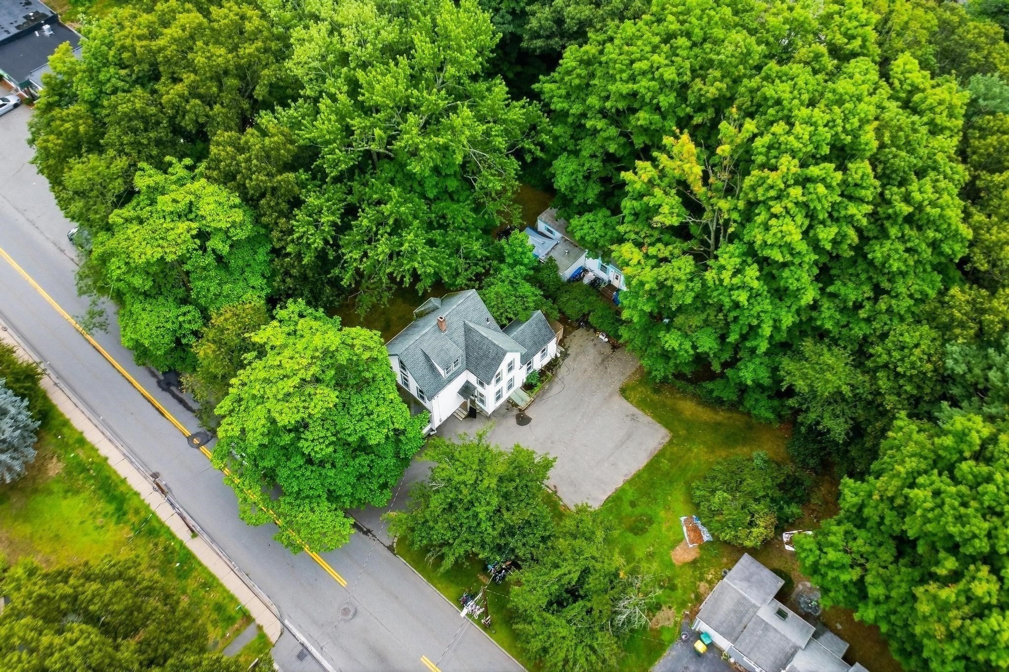 219 Montvale Property Photo 4