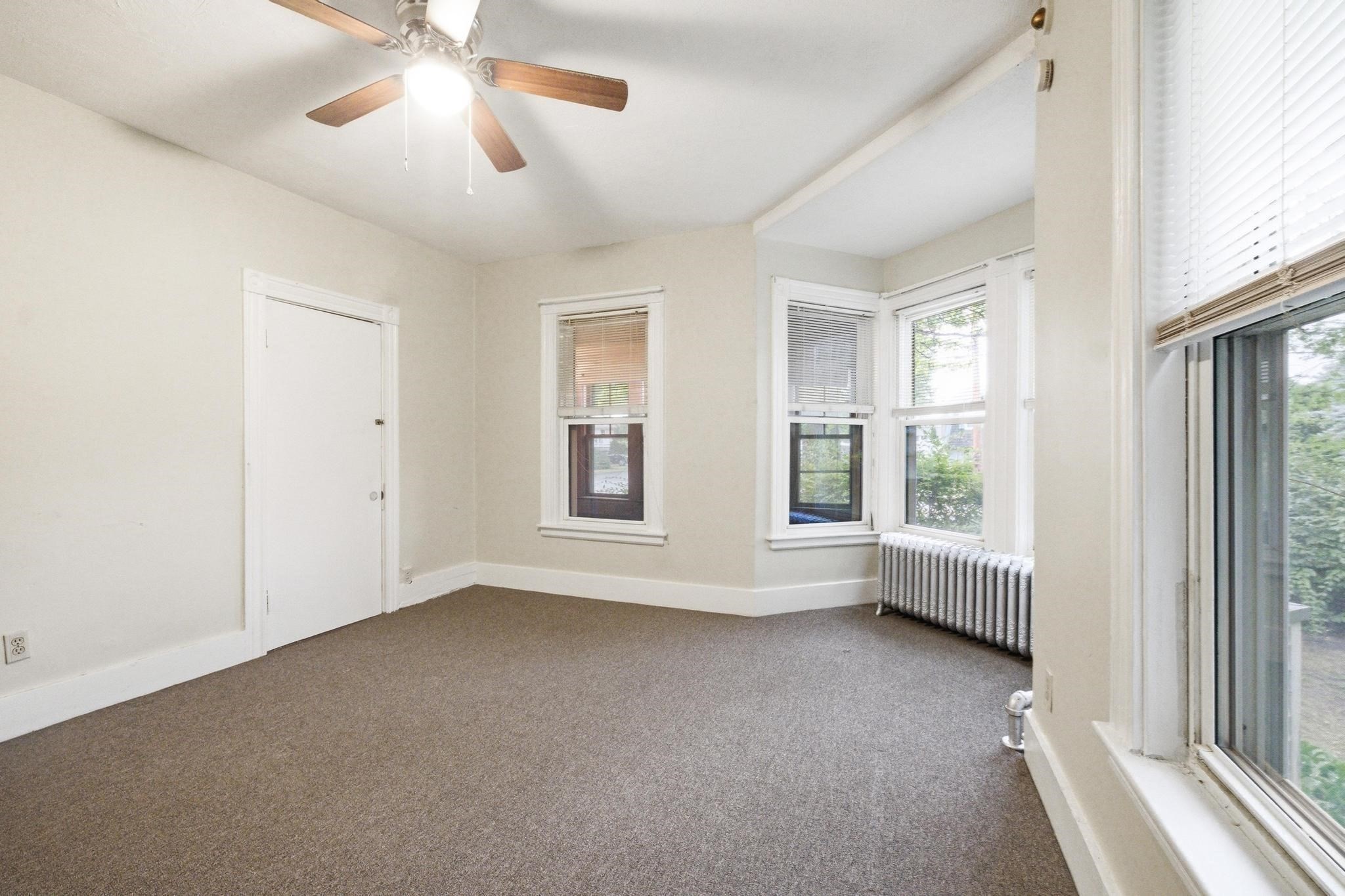 219 Montvale Property Photo 8