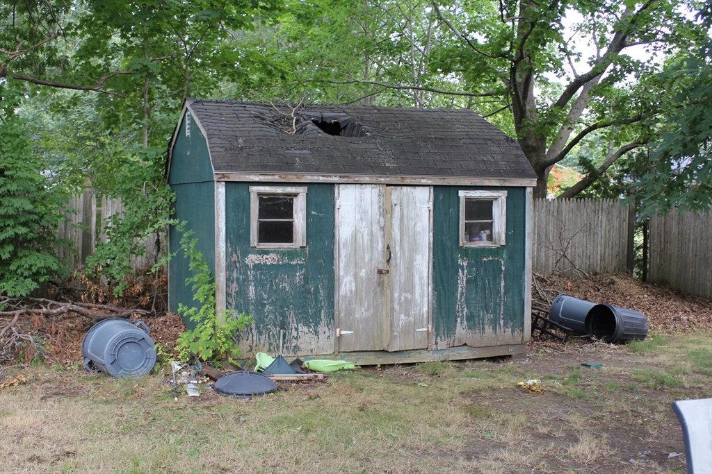 7 Christopher Dr Property Photo 5