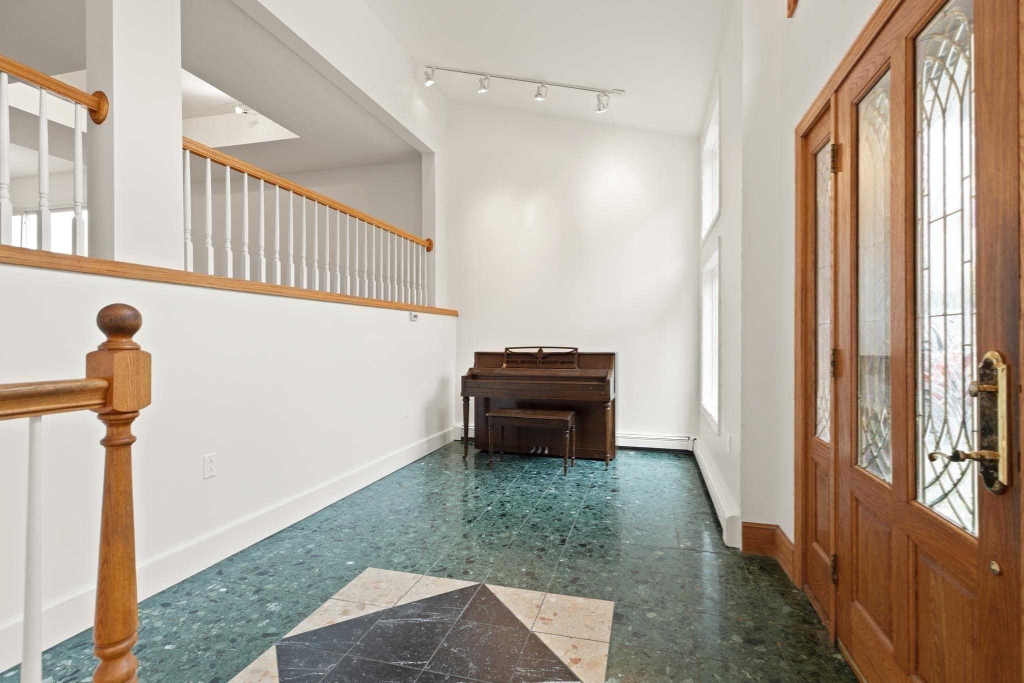 27 Miller Ave Property Photo 4