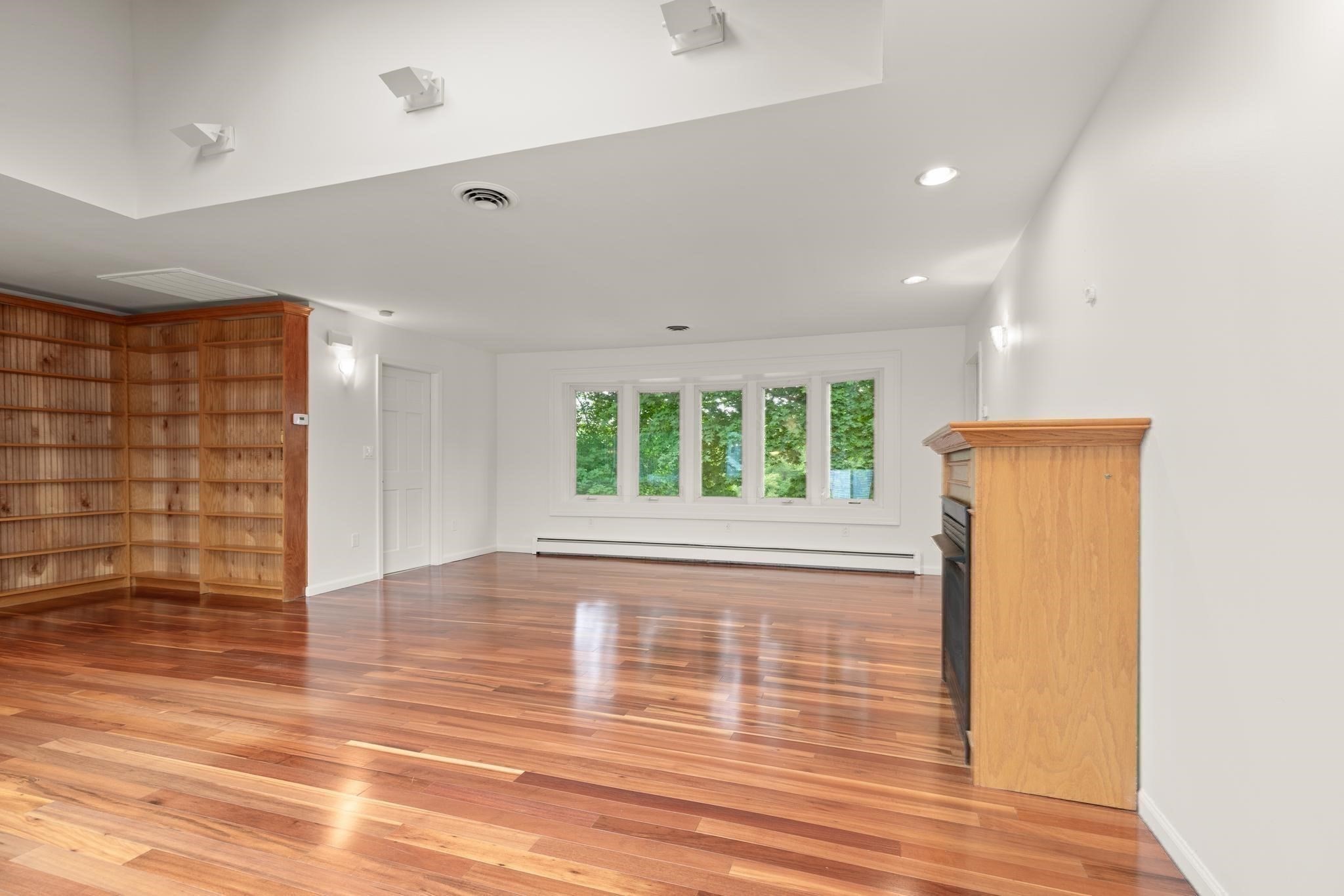 27 Miller Ave Property Photo 10