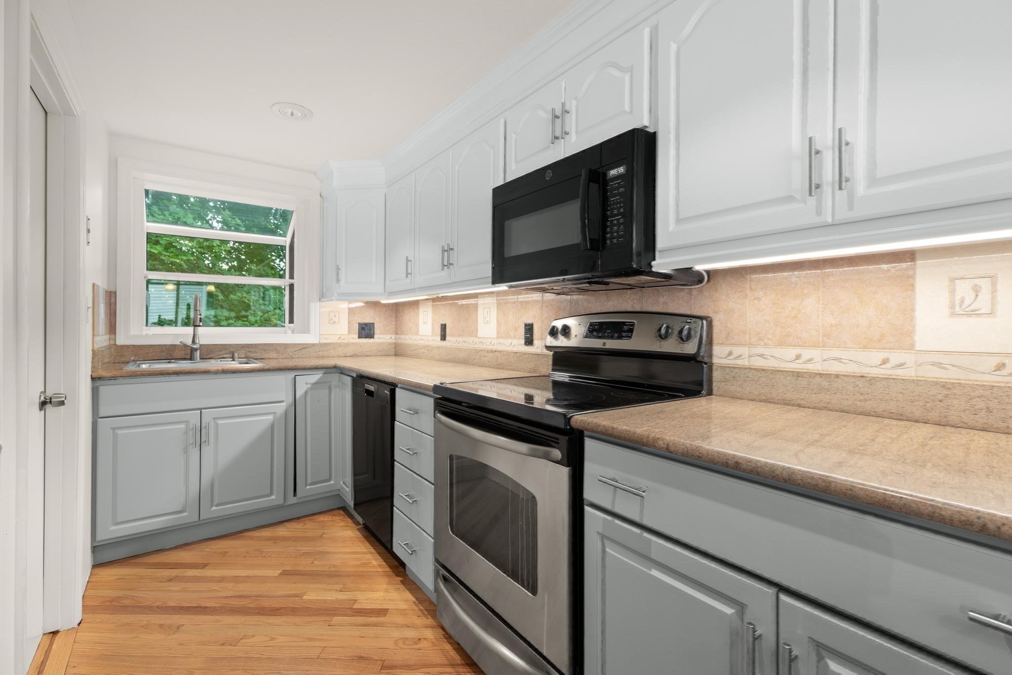 27 Miller Ave Property Photo 11