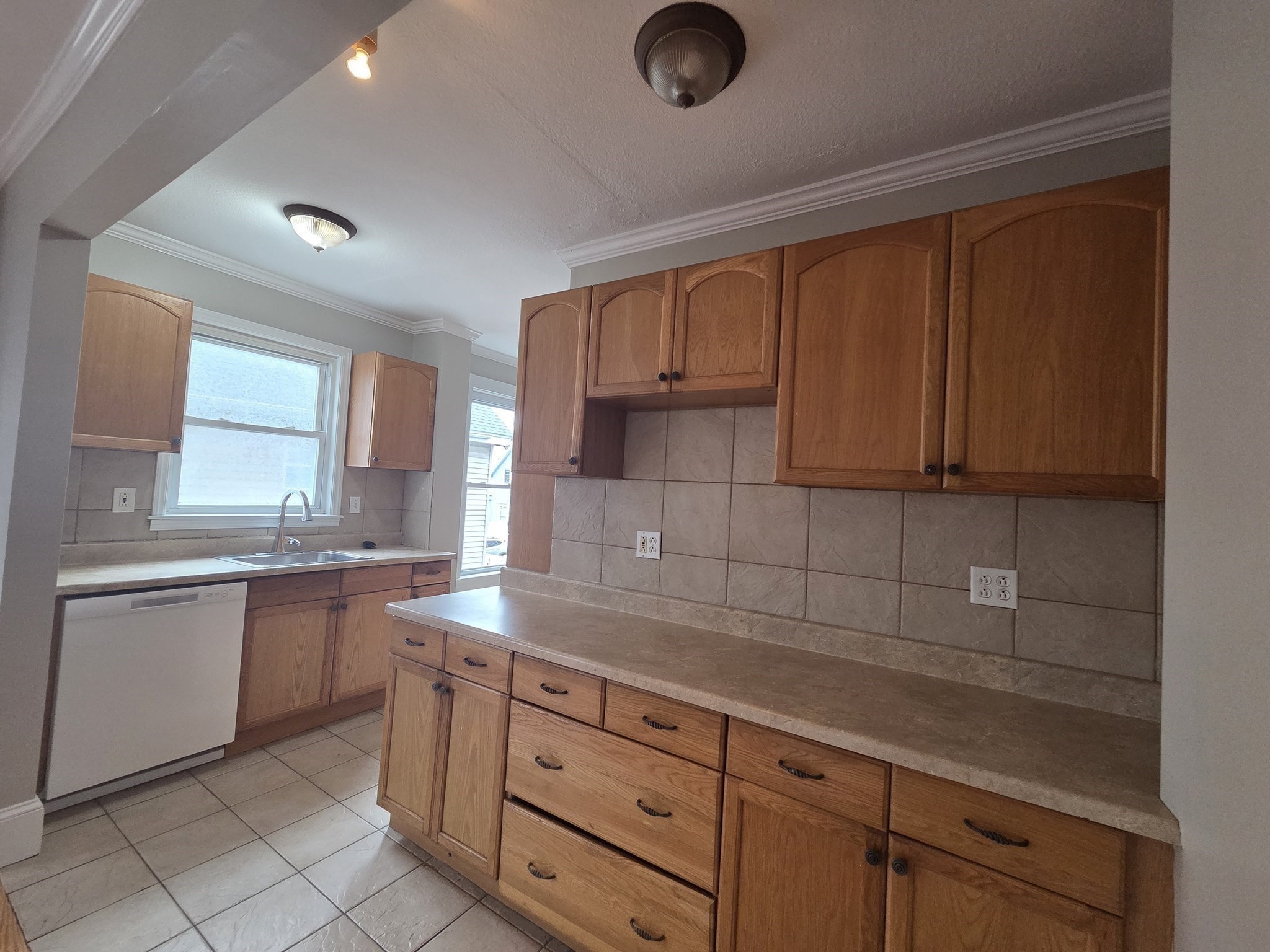 30 Endicott St # 2 Property Photo 5