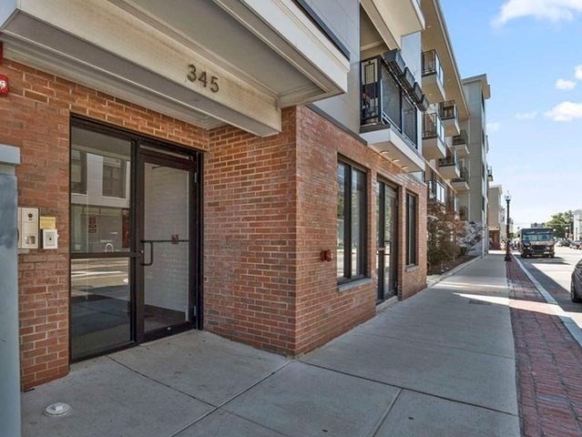 345 D St # 13 Property Photo 3
