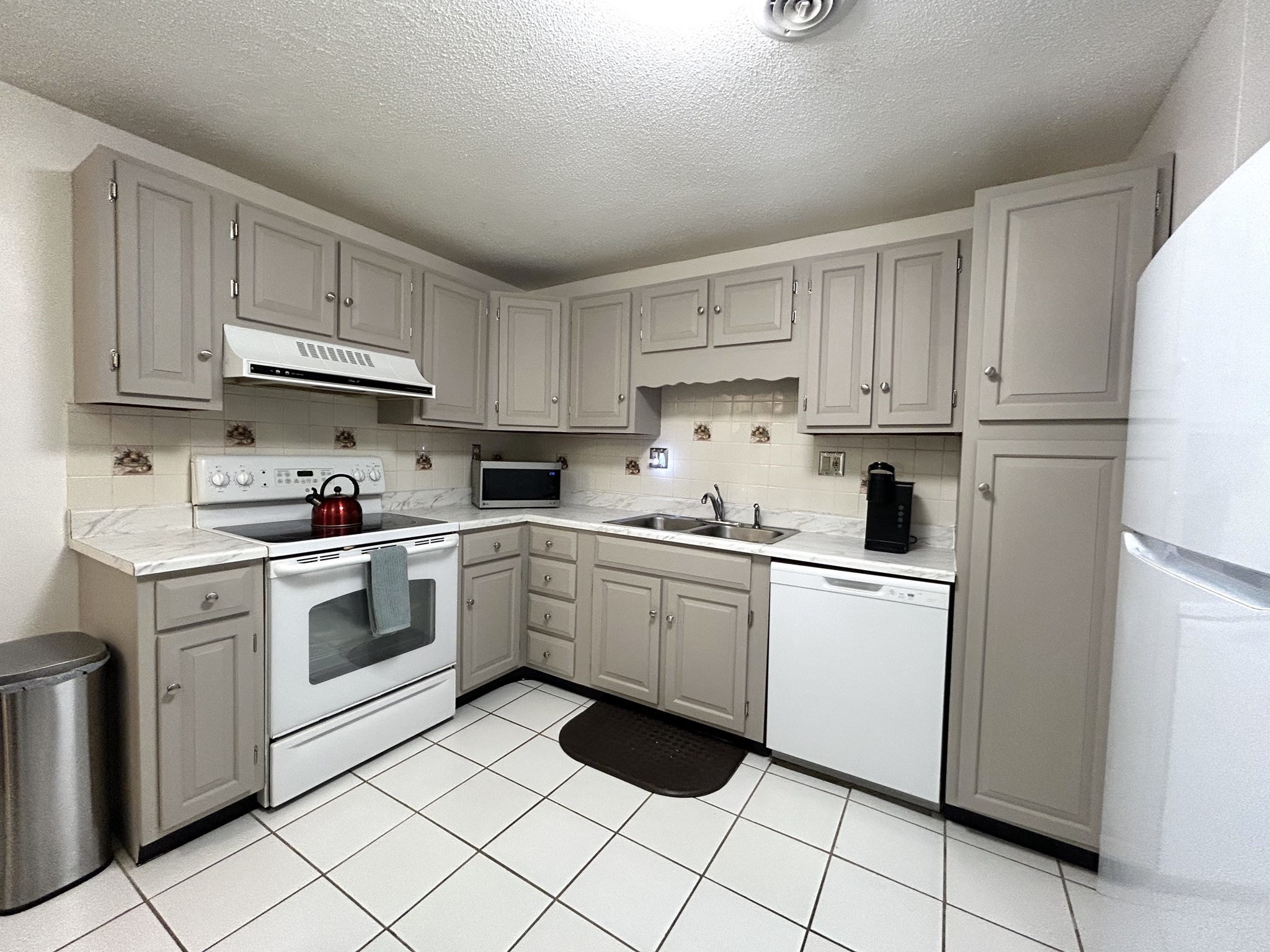 15 Thompson Dr # 12 Property Photo 1