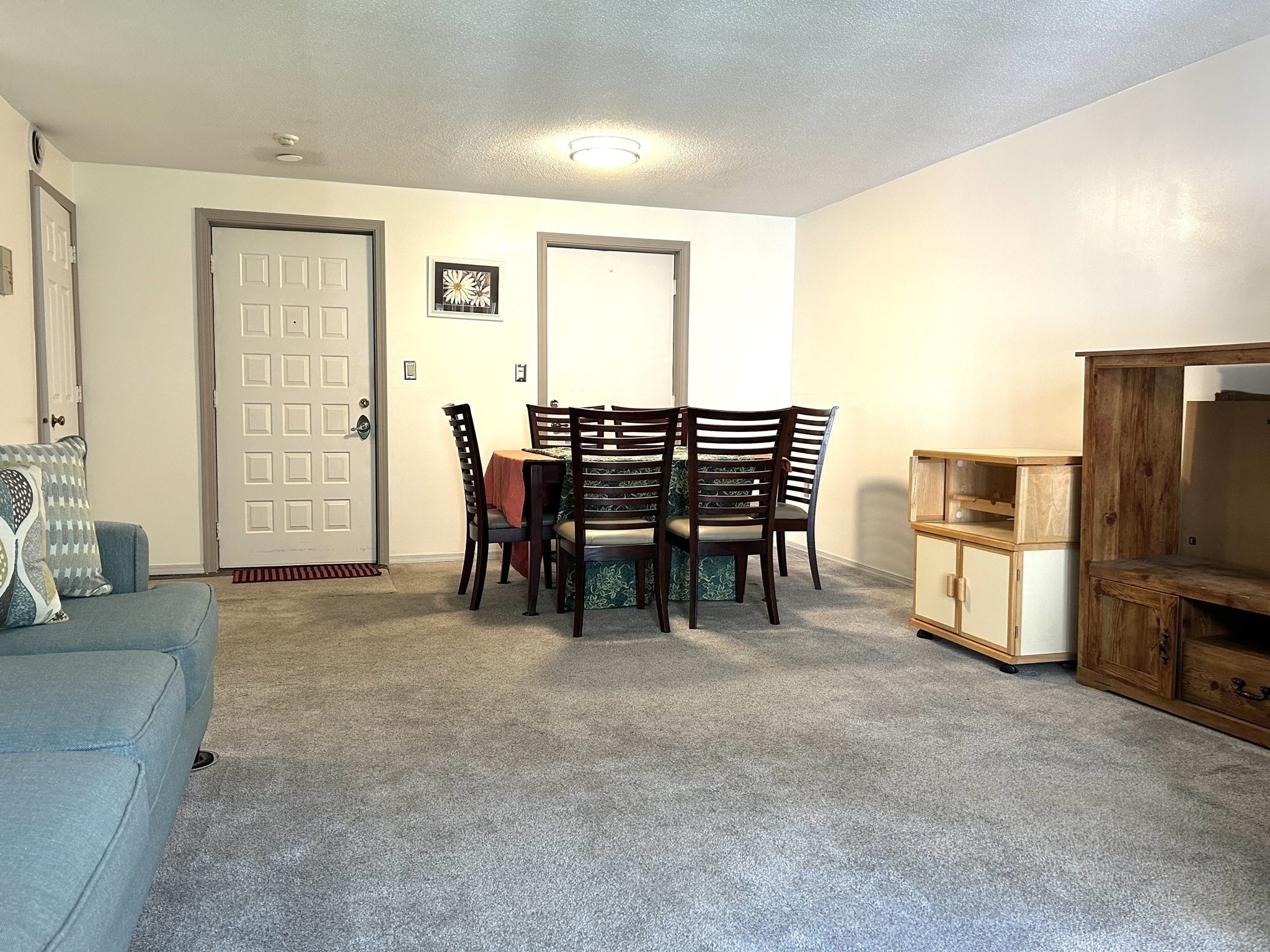15 Thompson Dr # 12 Property Photo 2