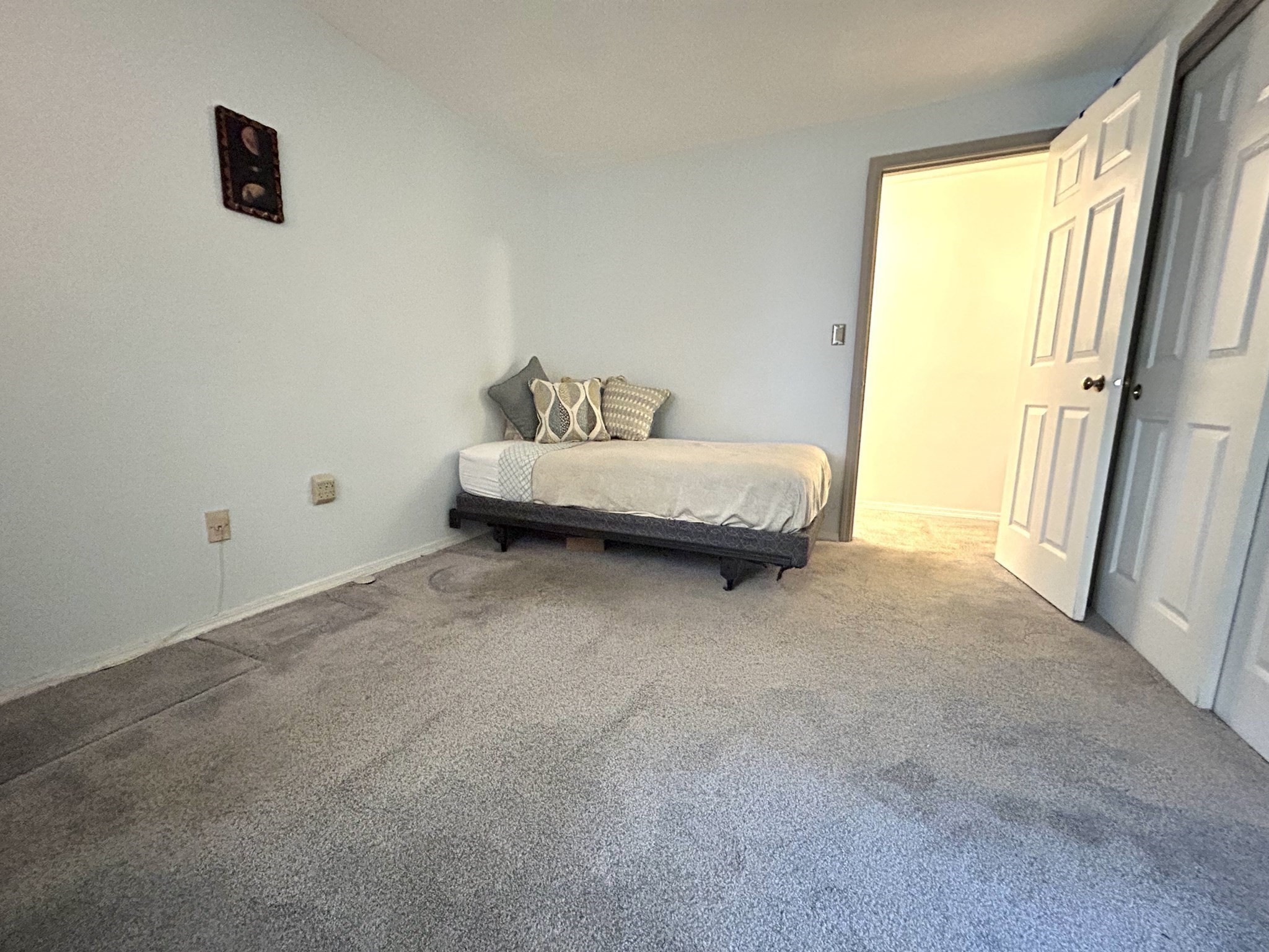 15 Thompson Dr # 12 Property Photo 8