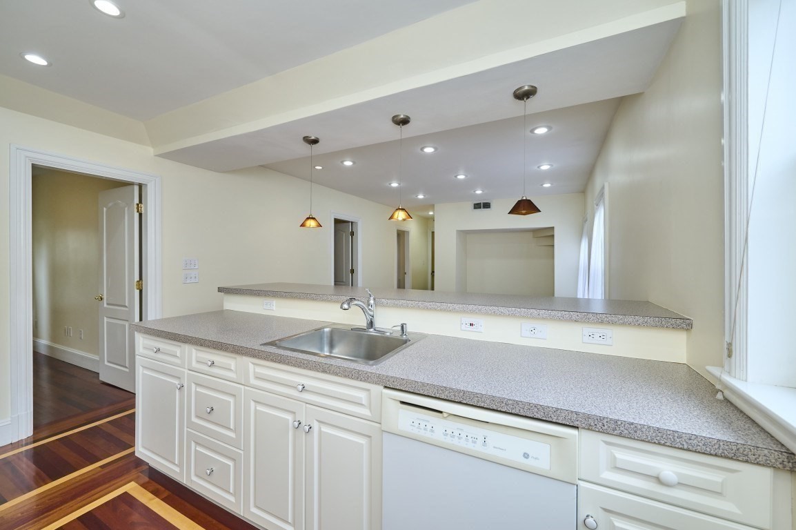 103 Grant St # 1 Property Photo 6