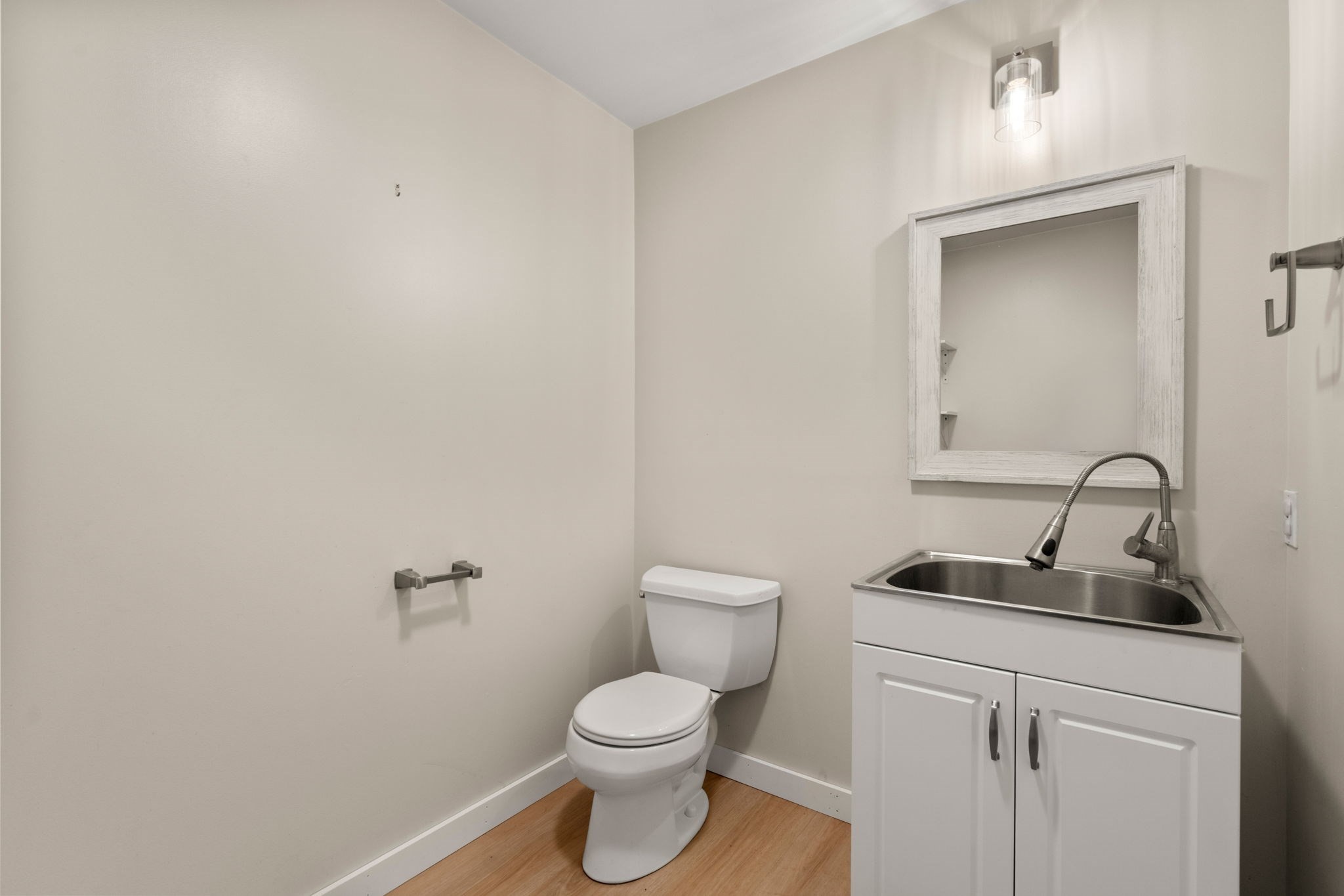 487 Long Plain Rd Property Photo 16