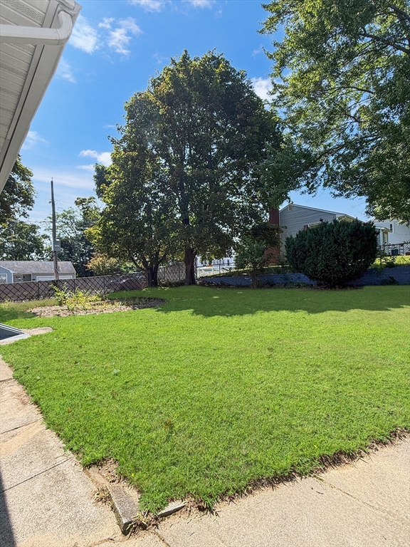 24 Woodland St Property Photo 17