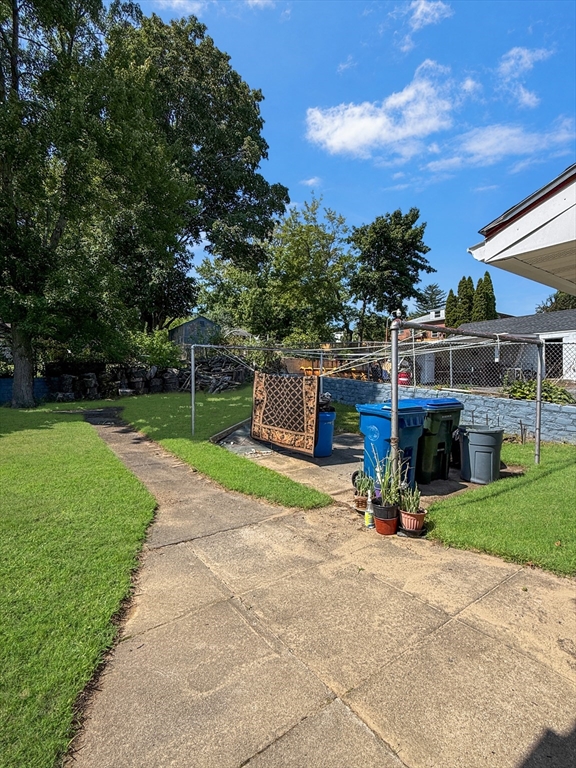 24 Woodland St Property Photo 18