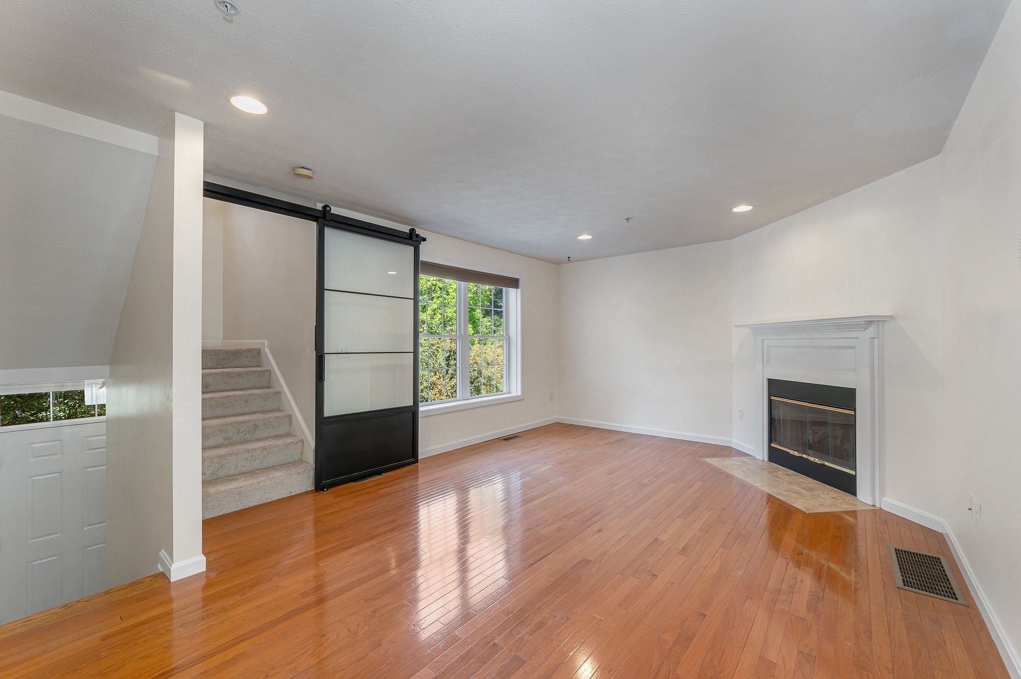 4 Georgetowne # 4 Property Photo 3