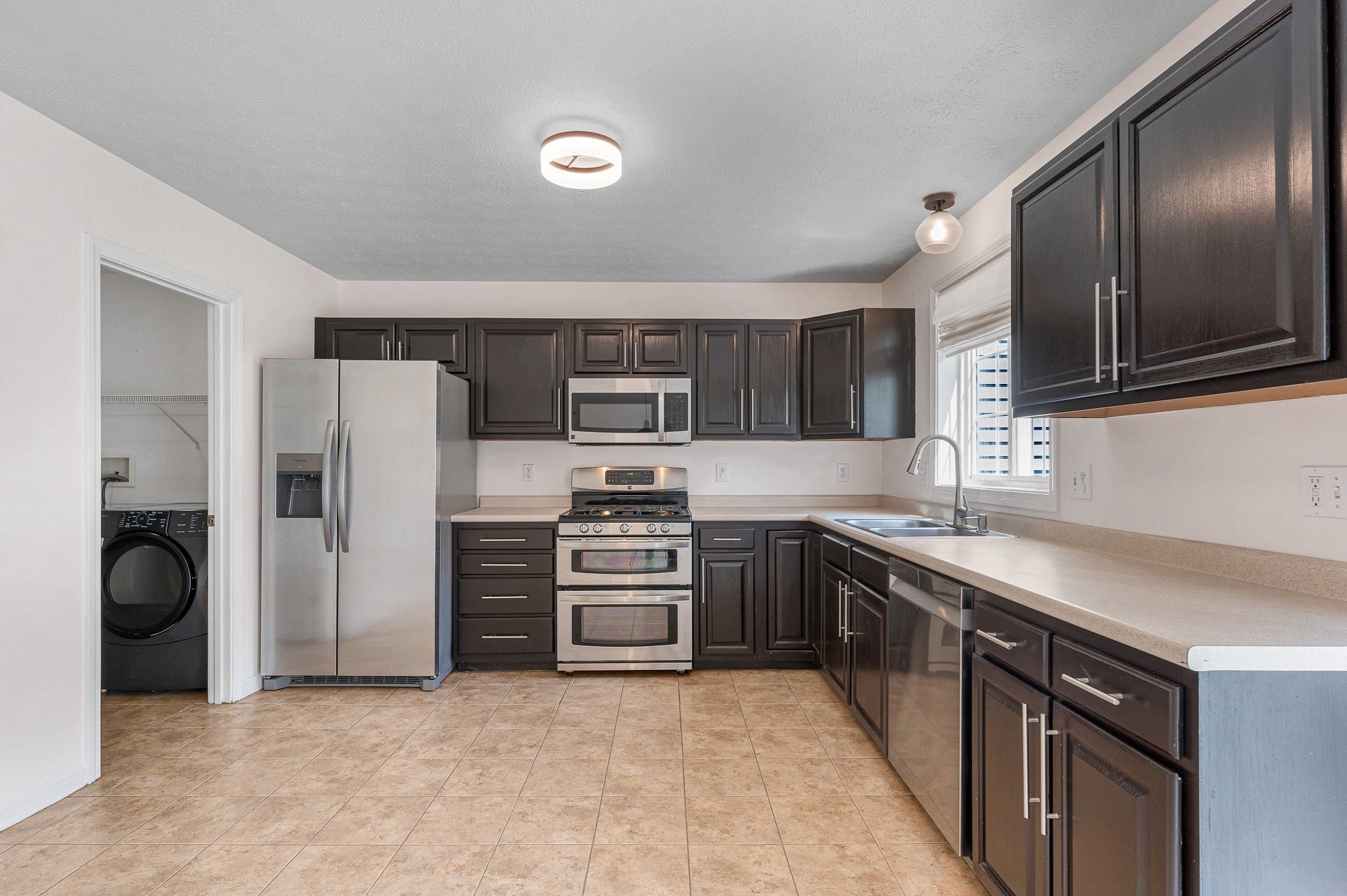 4 Georgetowne # 4 Property Photo 8