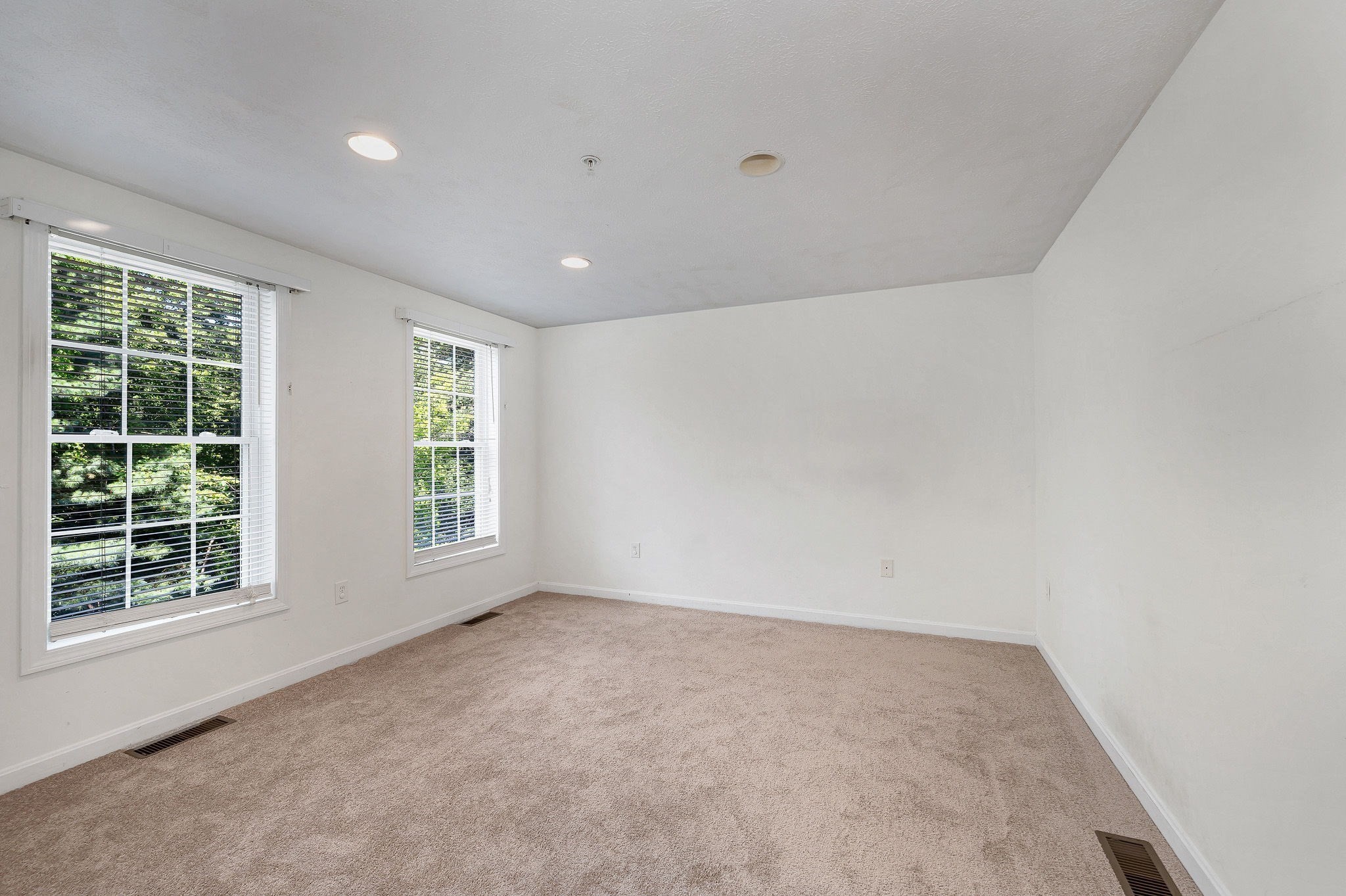 4 Georgetowne # 4 Property Photo 12
