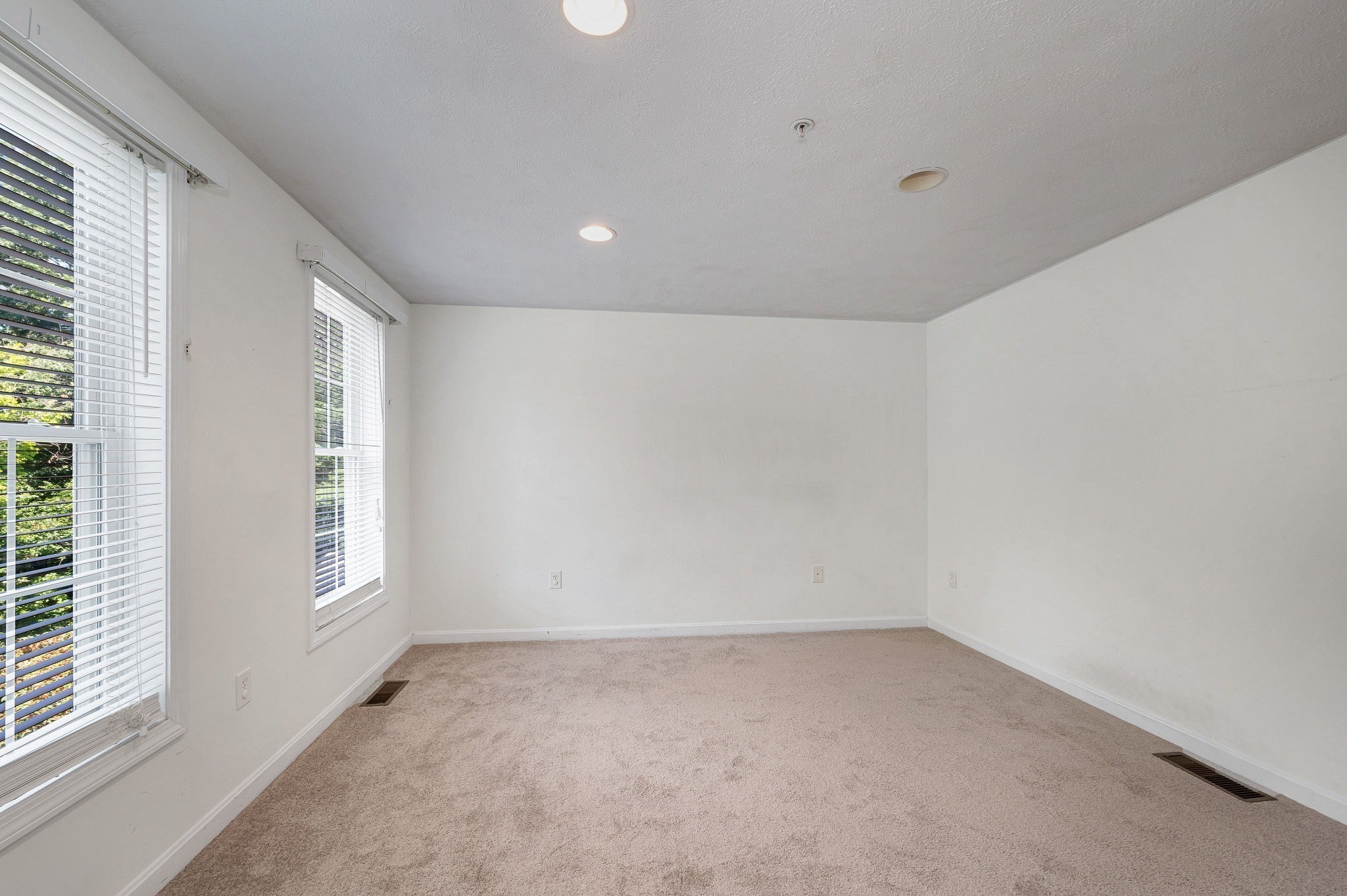 4 Georgetowne # 4 Property Photo 13