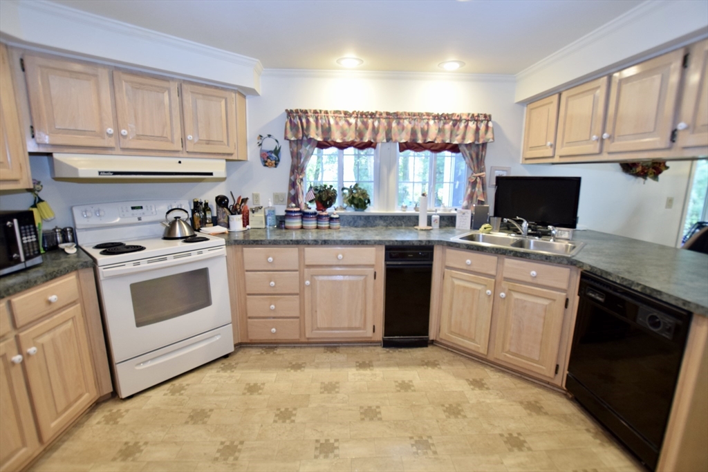 12 Trailwood Dr. Property Photo 11